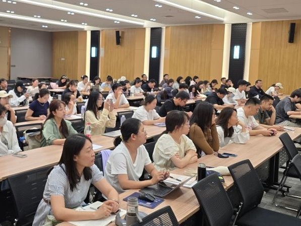 我校开展“共探教学创新与竞赛育人新路径”培训讲座​